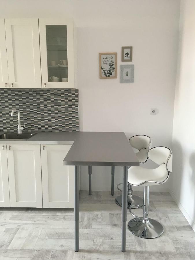 Kiki'S Studio Apartment Sibiu Bagian luar foto